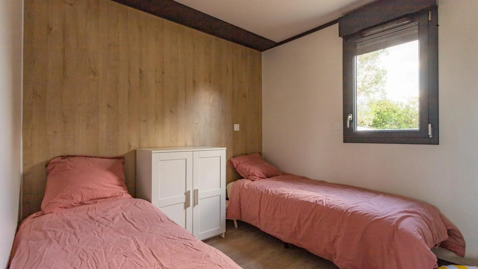 Villa Neuve Avec 3 Chambres Et Terrasse A 100 M De La Plage De Betahon Ambon 0*,  France