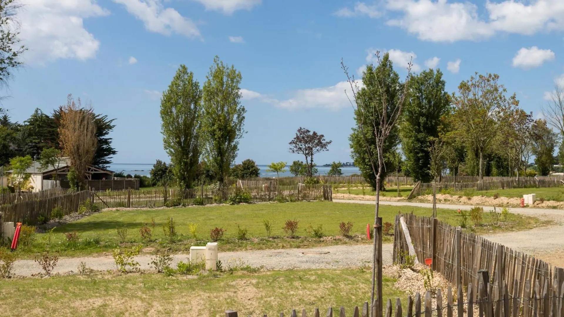 Villa Neuve Avec 3 Chambres Et Terrasse A 100 M De La Plage De Betahon Ambon